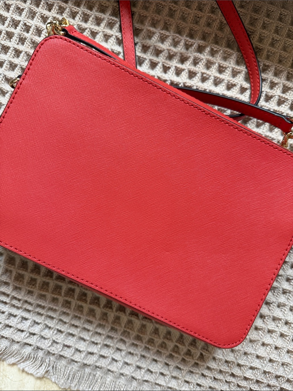 Michael Kors Red Saffiano Leather Crossbody Bag Gold Hardware MK PURSE - Picture 5 of 14